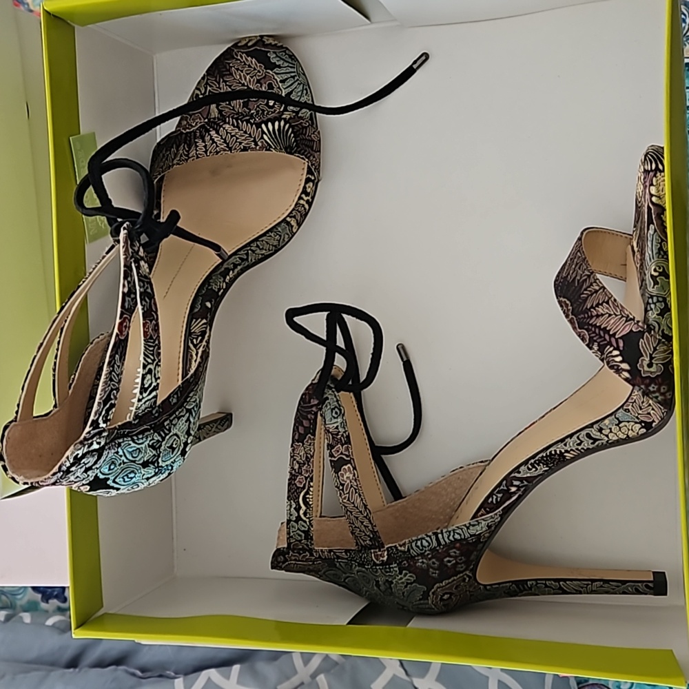 Ladies Gianni Bini heels
